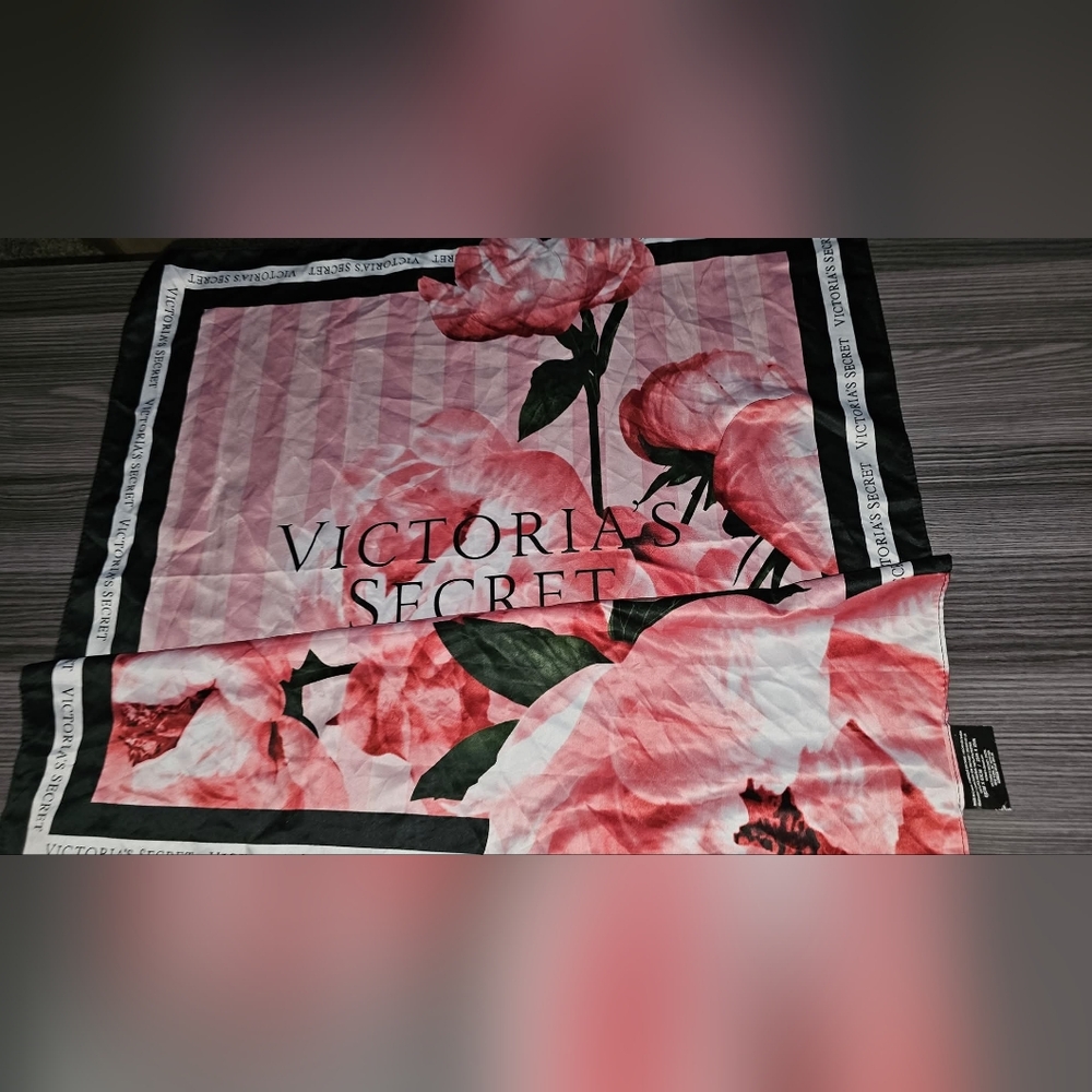 Scarfs Twills Wraps Covers Table Cloths Lamp Shade Covers etc*